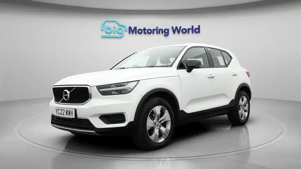 Used Volvo XC40 Momentum 163 HP (119 kW) 2022 White SUV