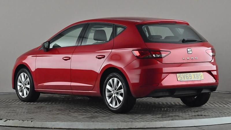 Used Seat Leon SE 115 HP (84 kW) 2019 Red Hatchback