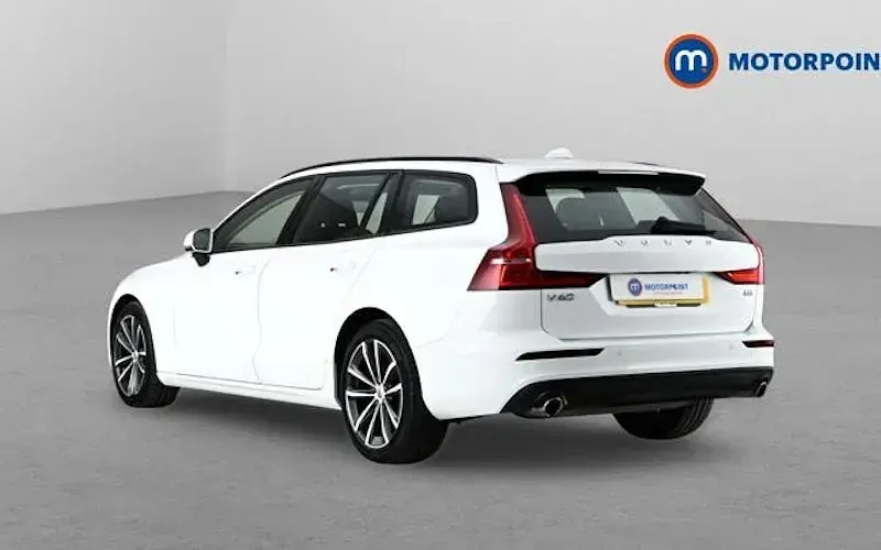 Used Volvo V60 Momentum 163 HP (119 kW) 2021 White Estate
