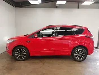 Second-hand Ford Kuga ST-Line 120 CP (88 kW) 2017 Roșu SUV