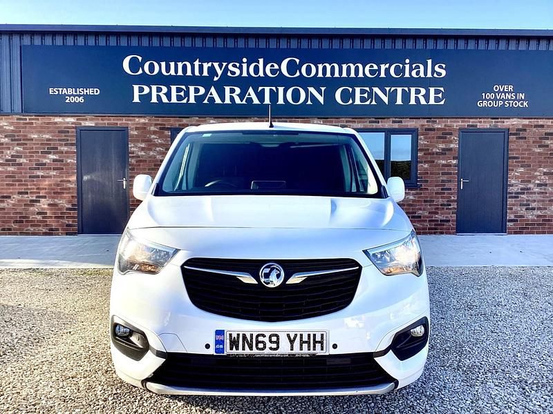Used Vauxhall Combo 100 HP (73 kW) 2020 White Van