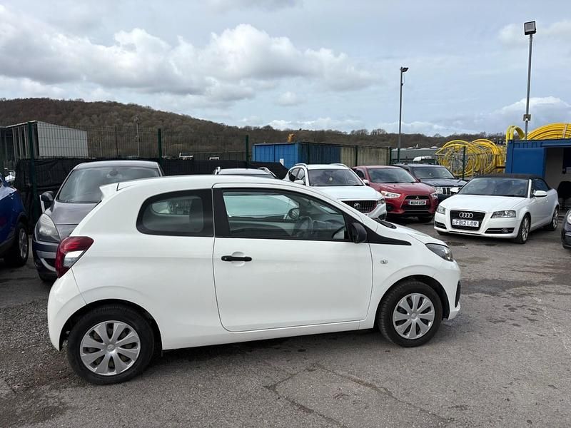 Used Peugeot 108 Access 68 HP (50 kW) 2014 White Hatchback
