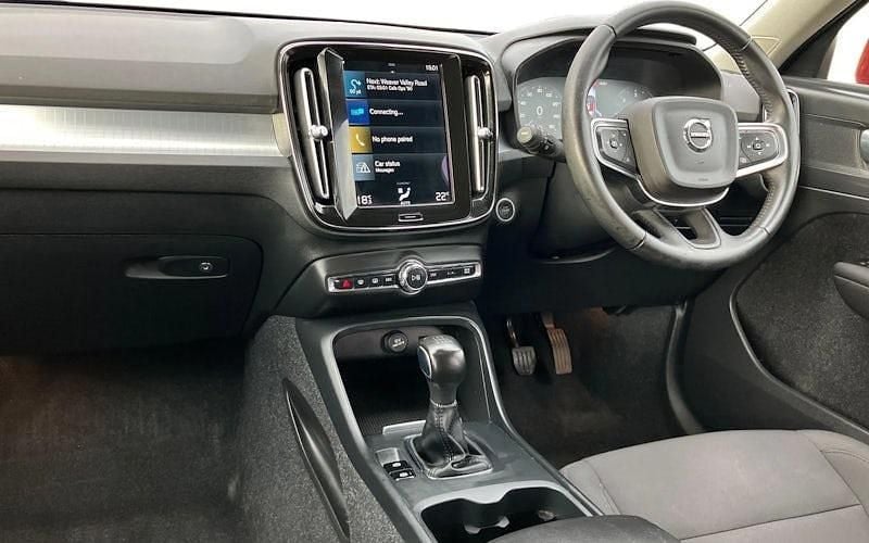 Używany Volvo XC40 Momentum 150 KM (110 kW) 2020 Czerwony SUV