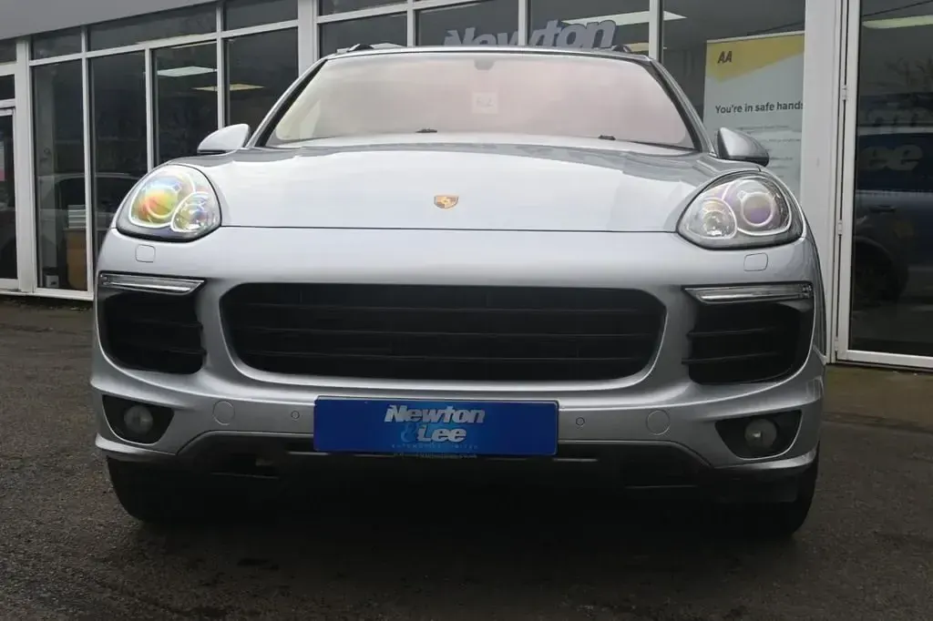 Usado Porsche Cayenne 262 HP (192 kW) 2016 Prateado SUV
