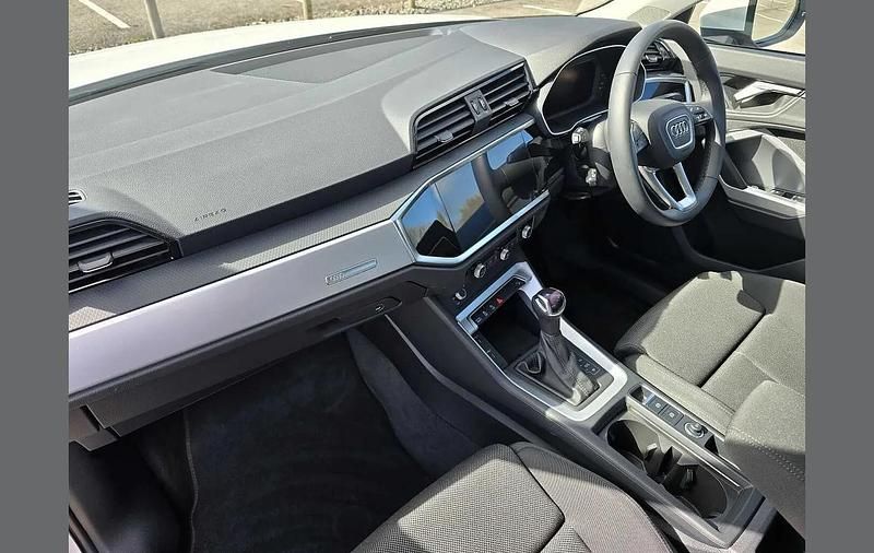 Używany Audi Q3 Sport 150 KM (110 kW) 2024 Biały SUV