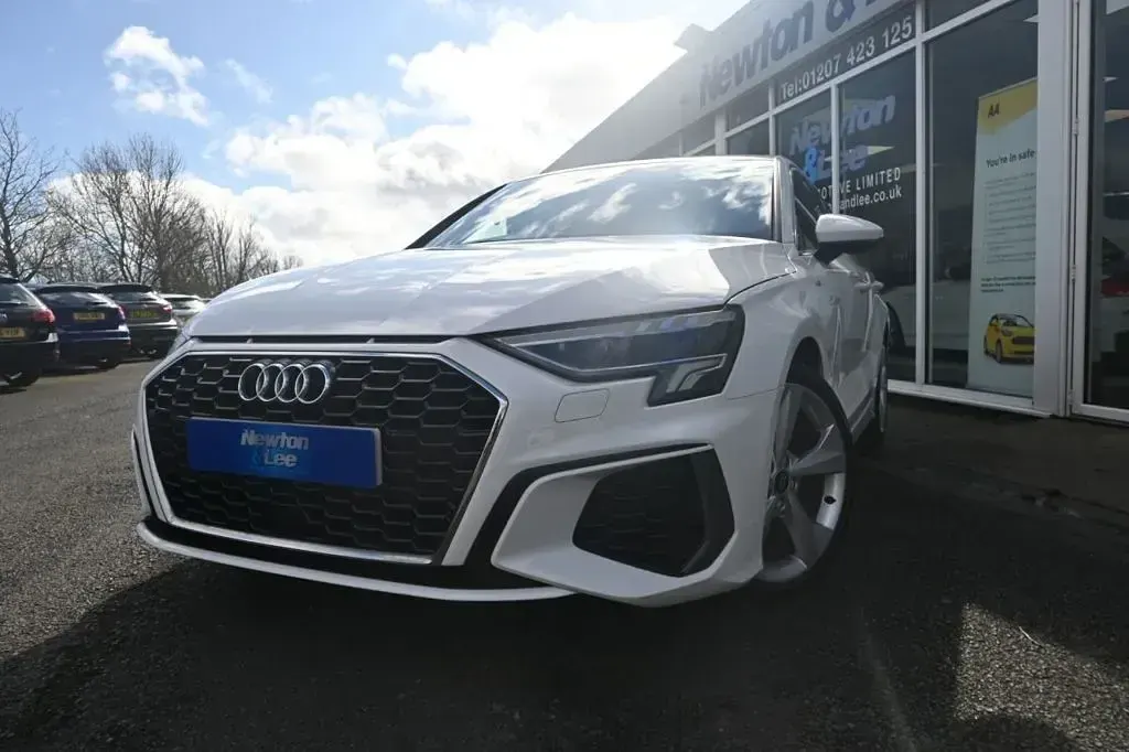 Used Audi A3 Sportback S-Line 110 HP (80 kW) 2022 White Hatchback