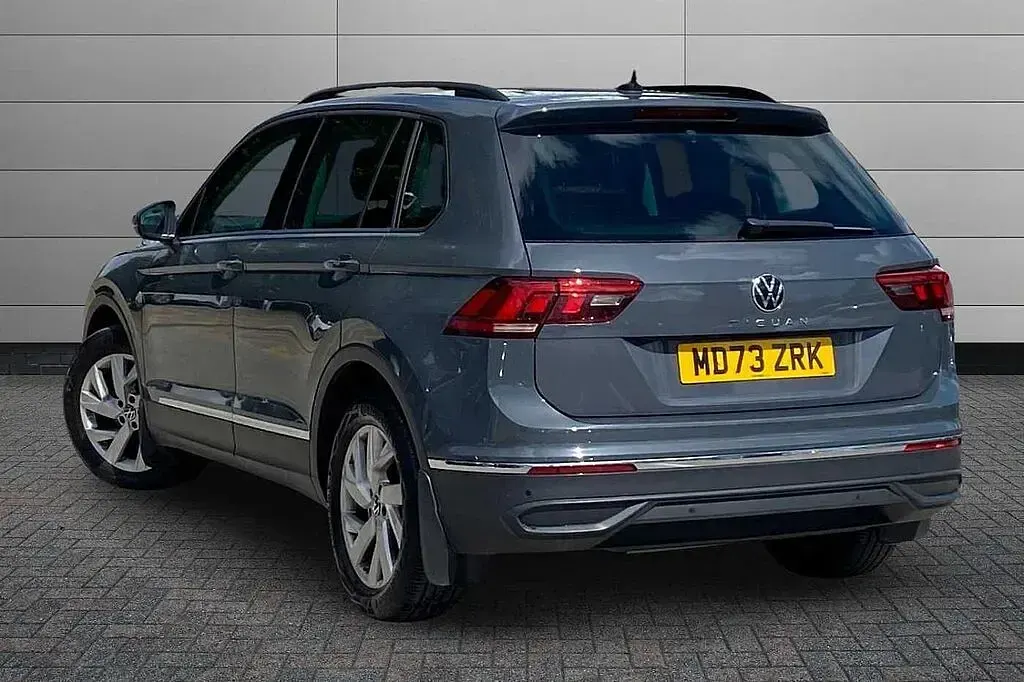 Used VW Tiguan Life 150 HP (110 kW) 2023 Dolphin grey SUV