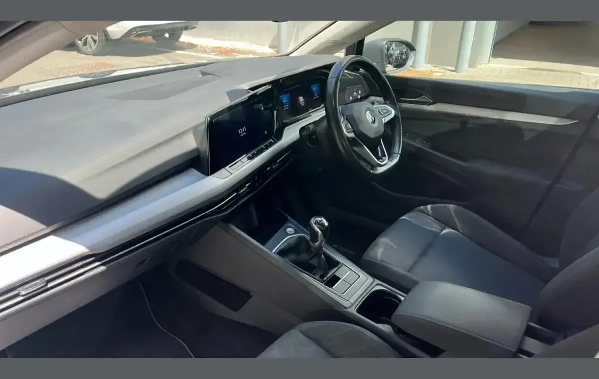 Used VW Golf VIII Life 110 HP (80 kW) 2022 Urano grey Hatchback