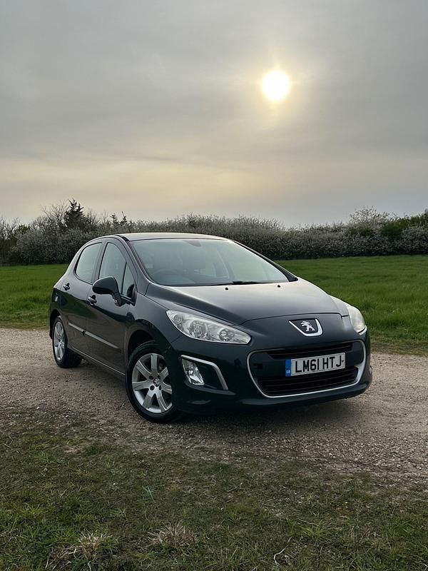 Usado Peugeot 308 92 HP (67 kW) 2011 Cinzento Citadino