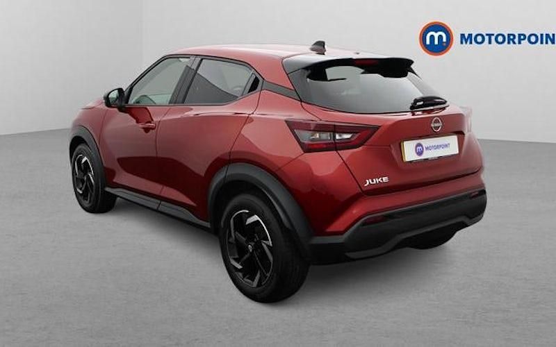 Used Nissan Juke N-Connecta 114 HP (83 kW) 2023 Red SUV