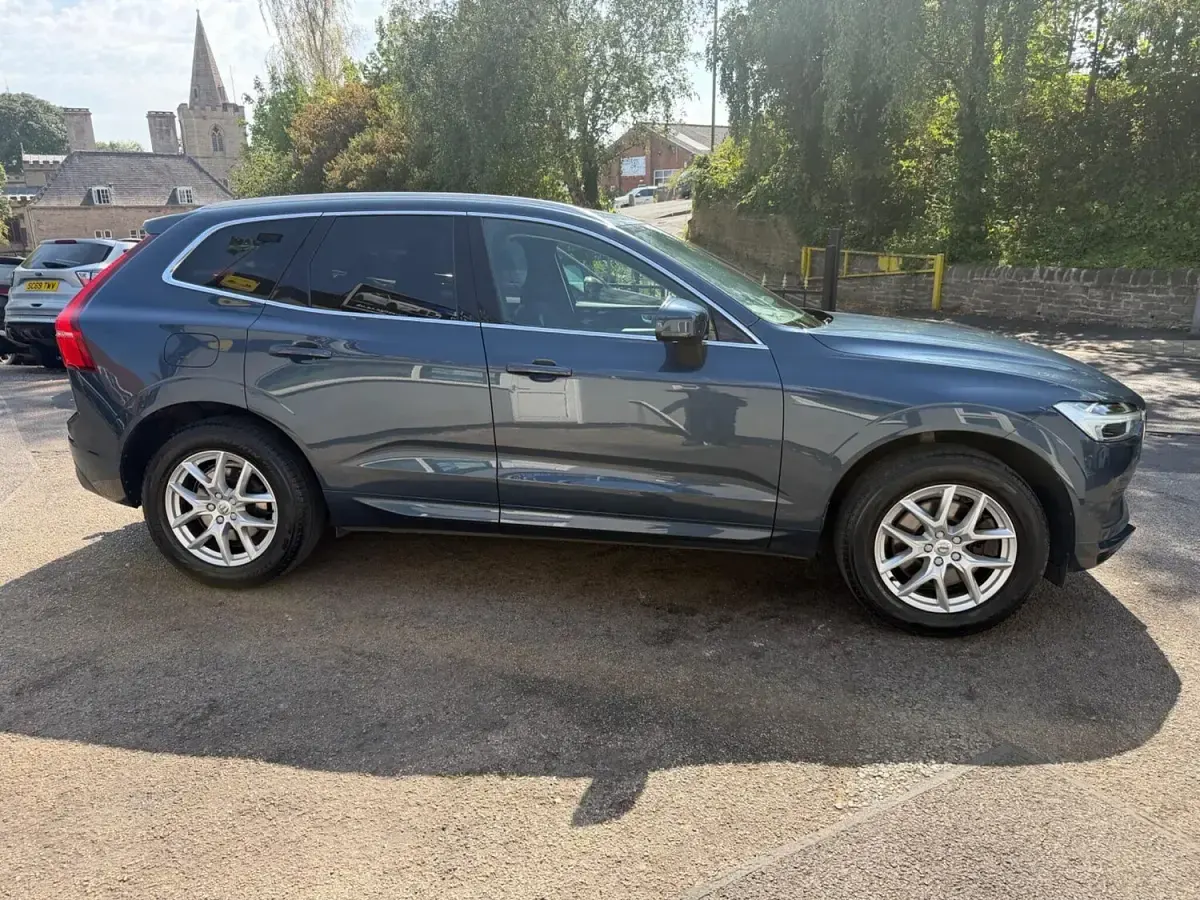 Used Volvo XC60 Momentum 190 HP (139 kW) 2018 Blue SUV