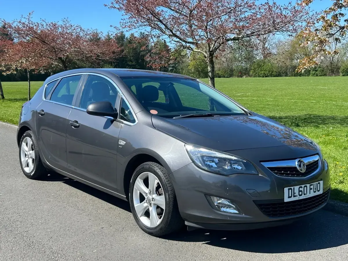 Begagnad Vauxhall Astra SRi 2011 Grå Halvkombi