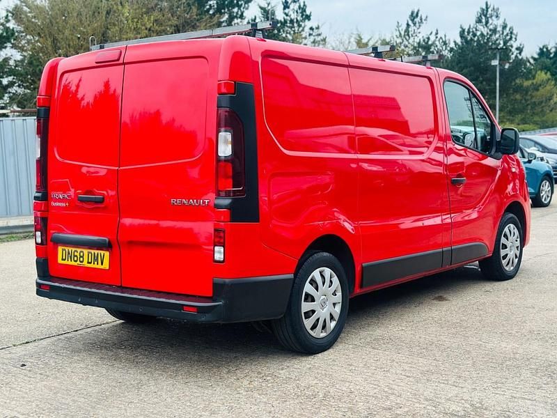 Used Renault Trafic Business 2018 Red MPV