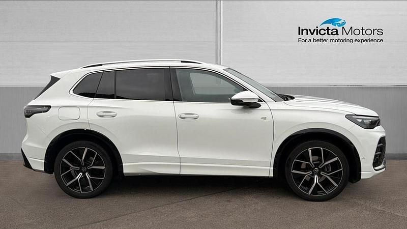 Used VW Tiguan R-line 150 HP (110 kW) 2024 Pure white SUV