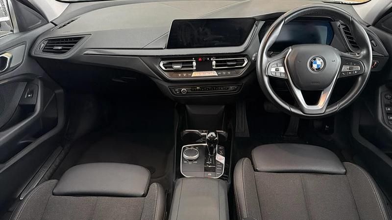 Used BMW 118 Sport Line 134 HP (98 kW) 2023 White Hatchback