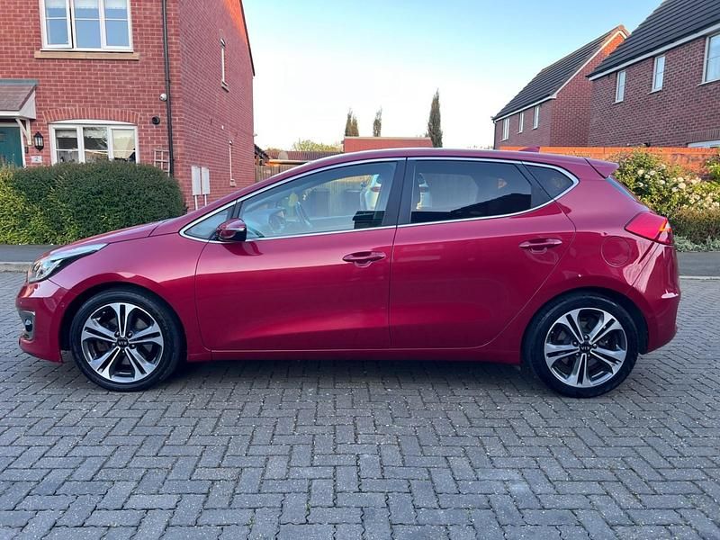 Używany Kia Ceed 134 KM (98 kW) 2017 Czerwony Hatchback