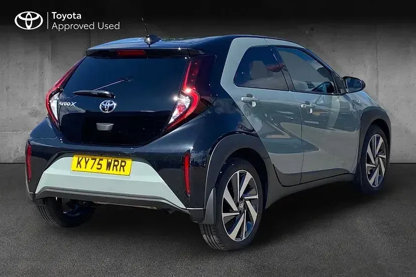 New Toyota Aygo X 71 HP (52 kW) 2025 Tarragon with black SUV