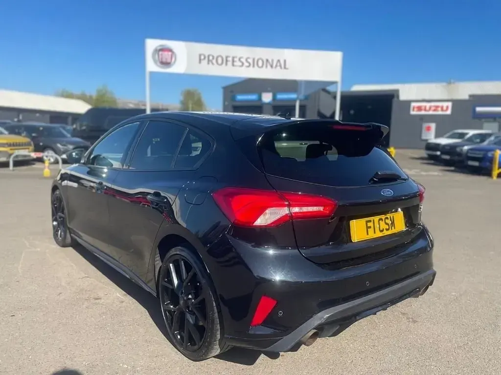 Usado Ford Focus ST 280 CV (205 kW) 2020 Negro Utilitario
