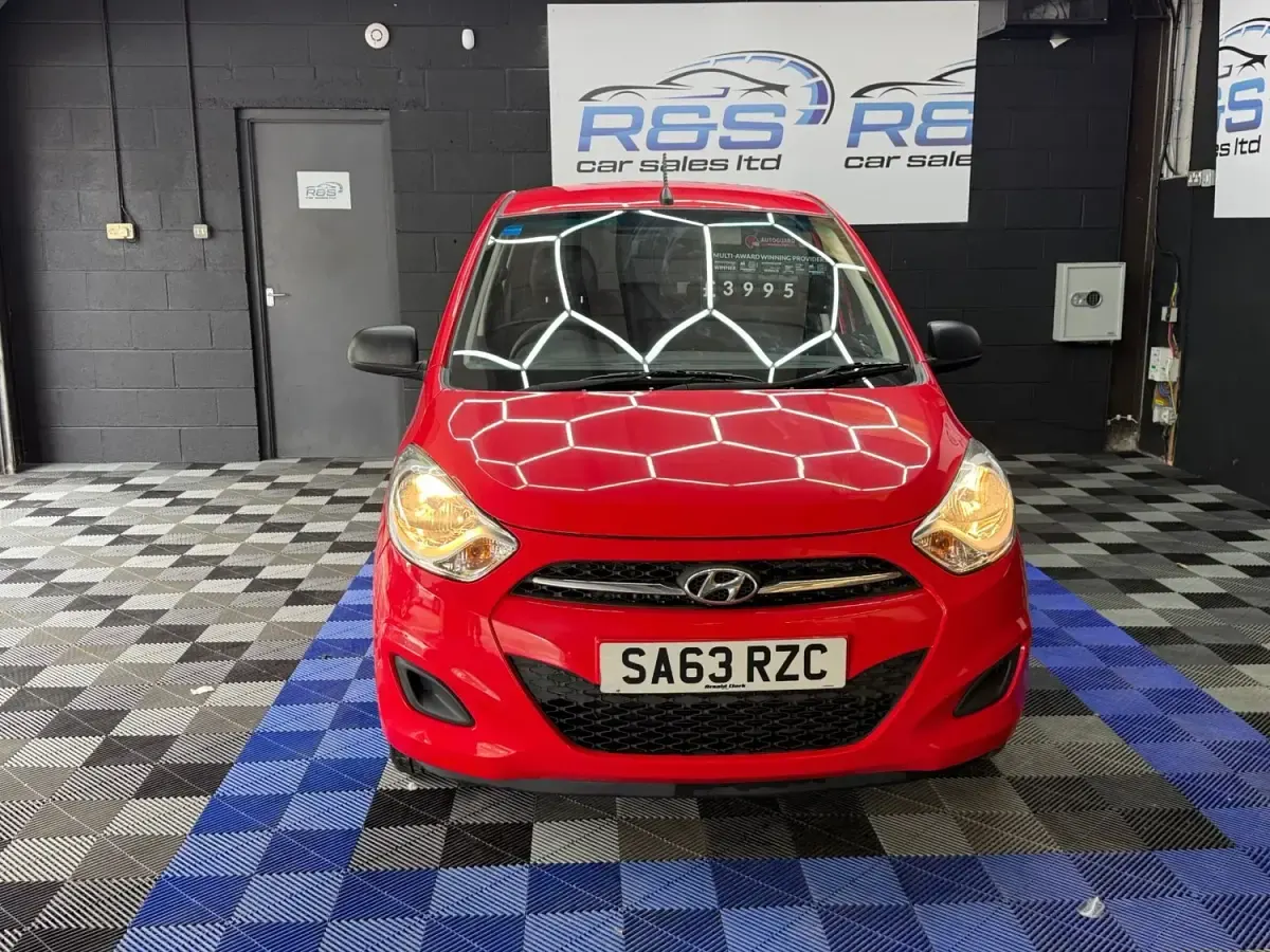 Gebraucht Hyundai i10 Classic 83 PS (61 kW) 2013 Rot Kleinwagen
