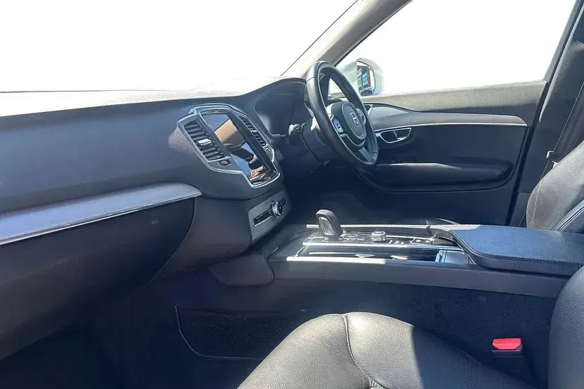 Used Volvo XC90 Momentum 250 HP (183 kW) 2020 Ice white SUV