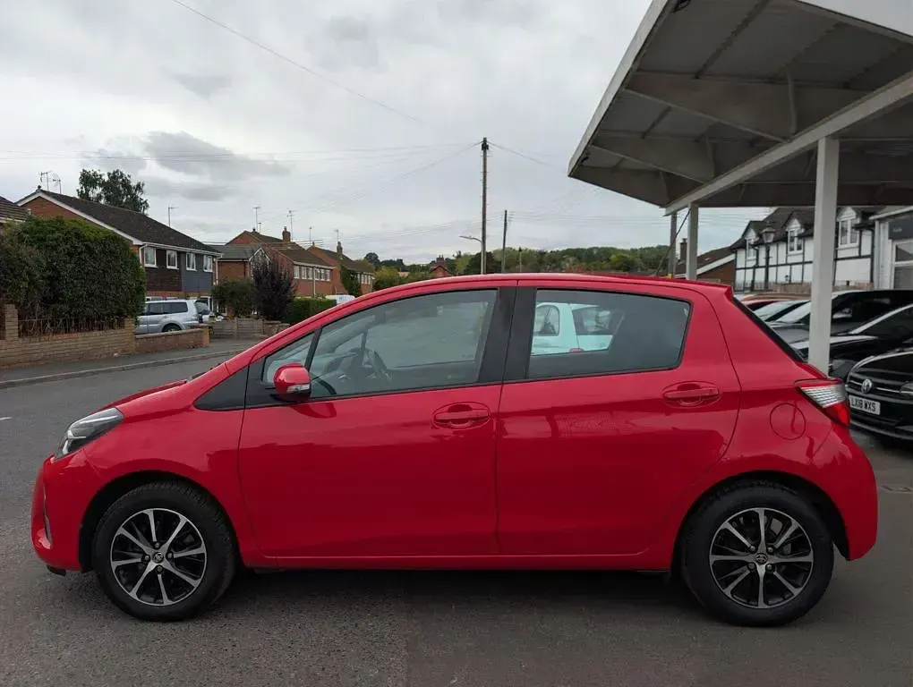 Used Toyota Yaris 107 HP (78 kW) 2019 Red Hatchback
