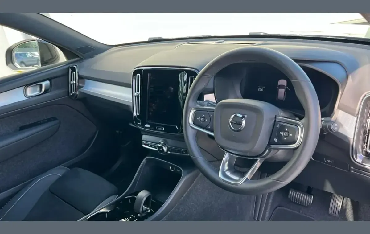 Used Volvo XC40 Plus 194 HP (142 kW) 2025 Black SUV