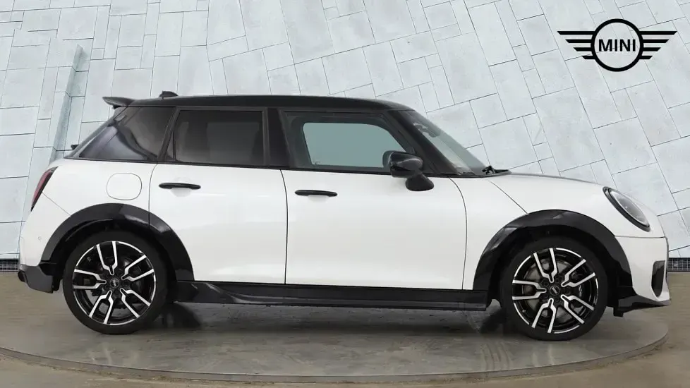 Usado Mini Cooper Hatch 113 kW (154 CV) 2025 Blanco Utilitario