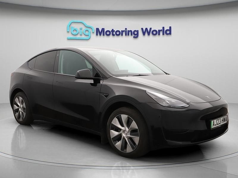 Black Used 2023 Tesla Model Y SUV | £24,100 (Fair price) - Image 1/4