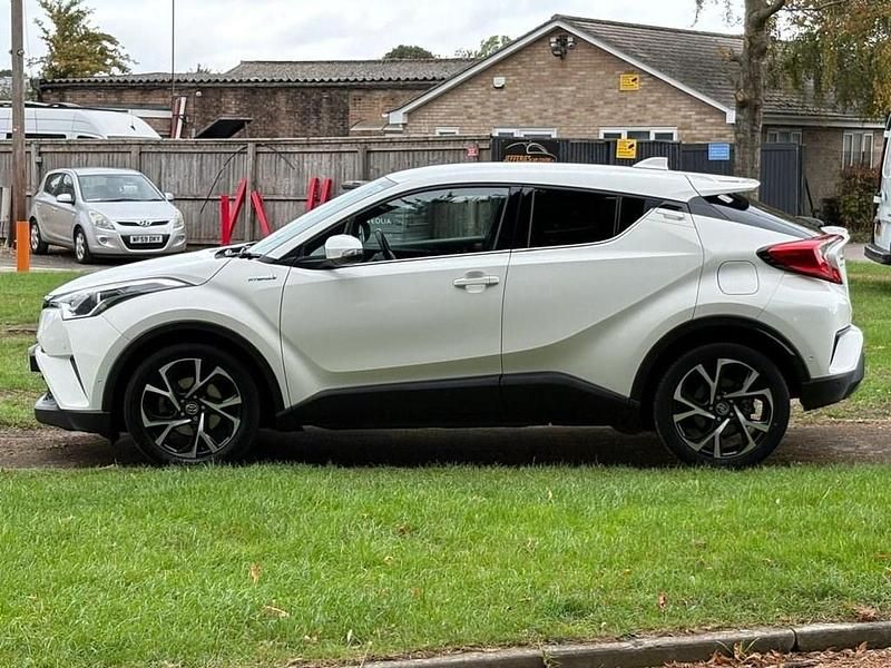 Used Toyota C-HR Design 122 HP (89 kW) 2019 White SUV