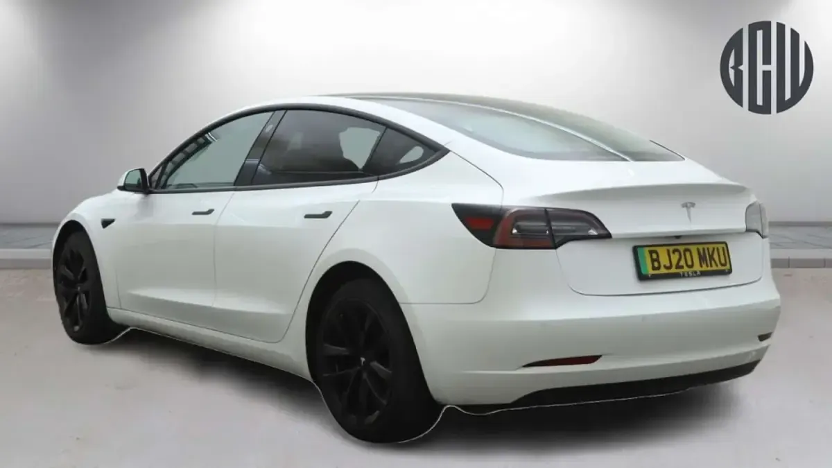 Used Tesla Model 3 Standard Range 239 kW (325 HP) 2020 White Sedan