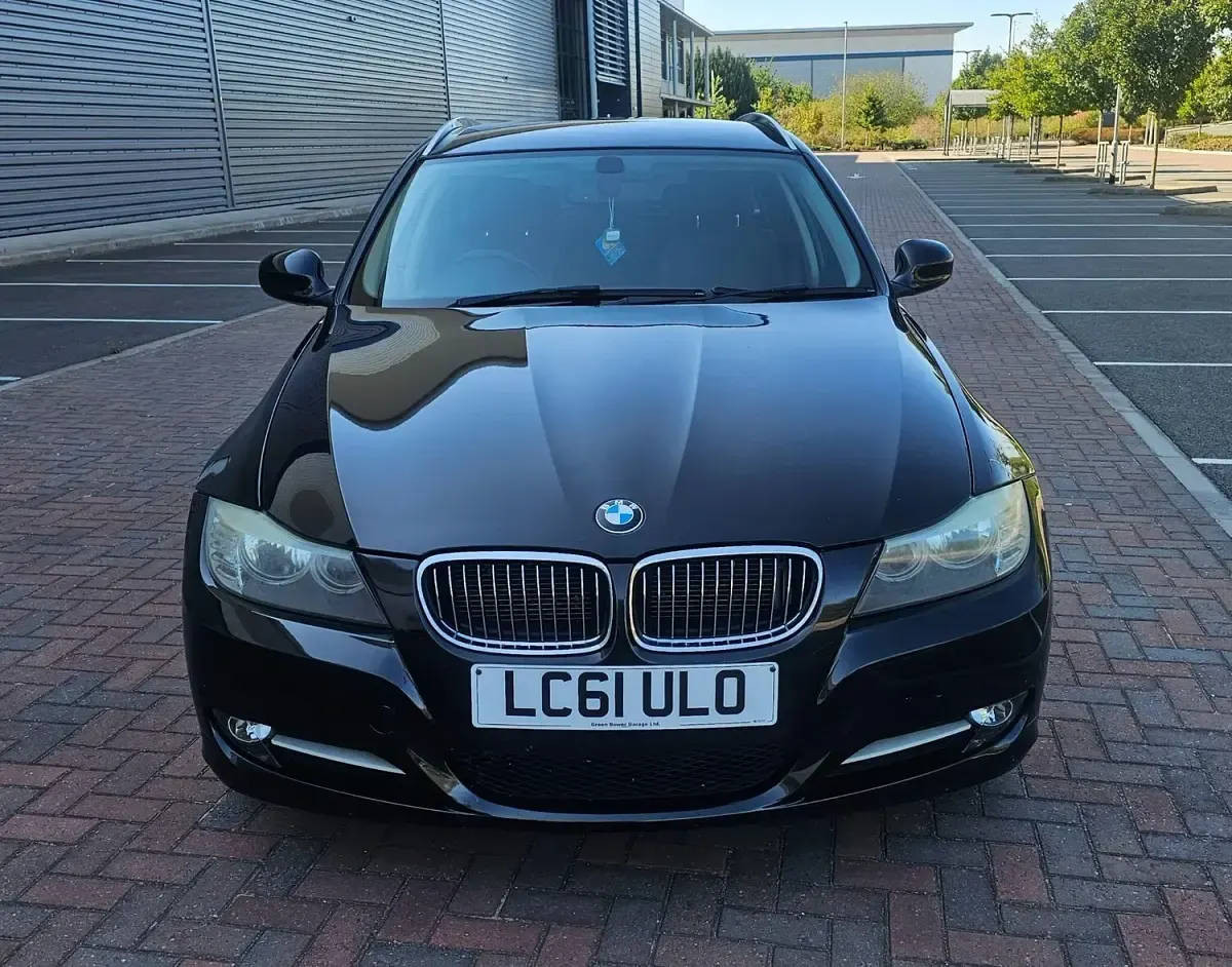 Used BMW 318 Exclusive 2012 Black Estate