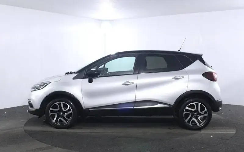 Used Renault Captur Dynamique 90 HP (66 kW) 2017 Silver SUV
