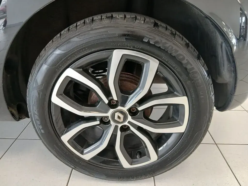 Used Renault Clio IV Play 75 HP (55 kW) 2018 Black Hatchback