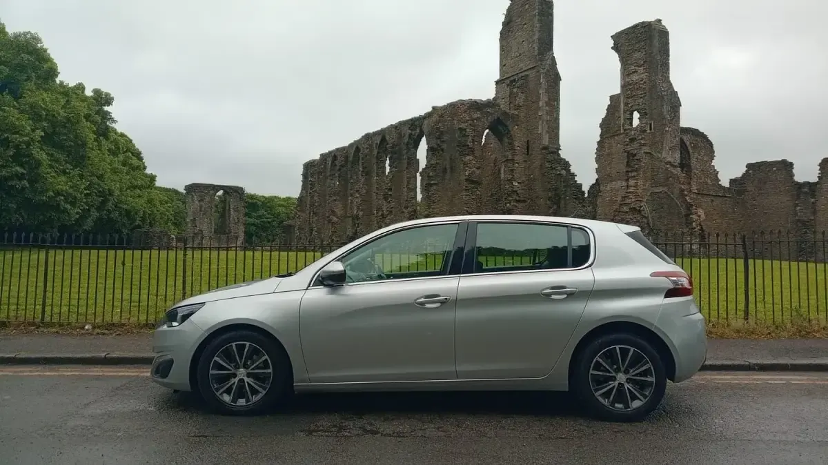 Used Peugeot 308 Allure 120 HP (88 kW) 2015 Silver Hatchback