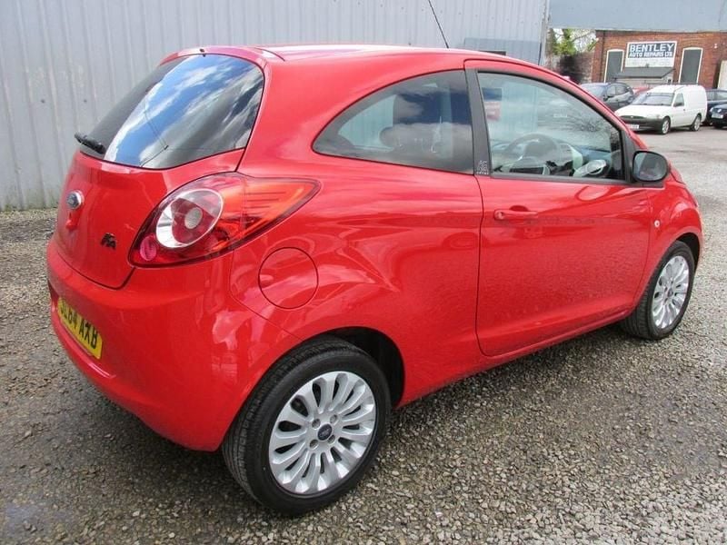 Used Ford Ka Zetec 69 HP (50 kW) 2014 Red Hatchback