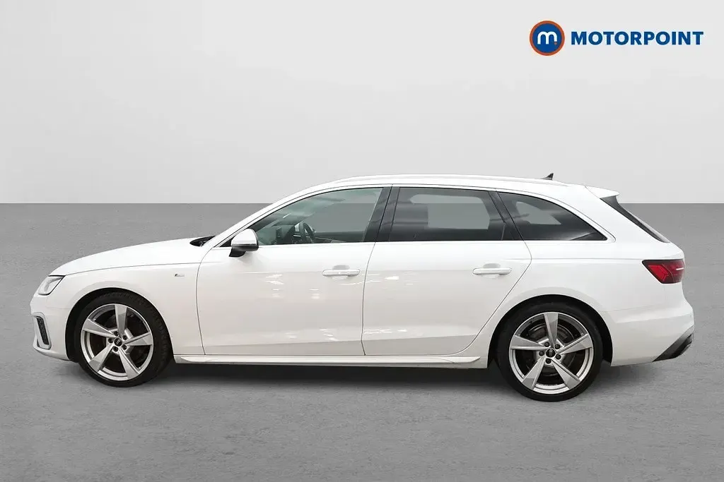 Begagnad Audi A4 S-Line 2023 Vit Kombi