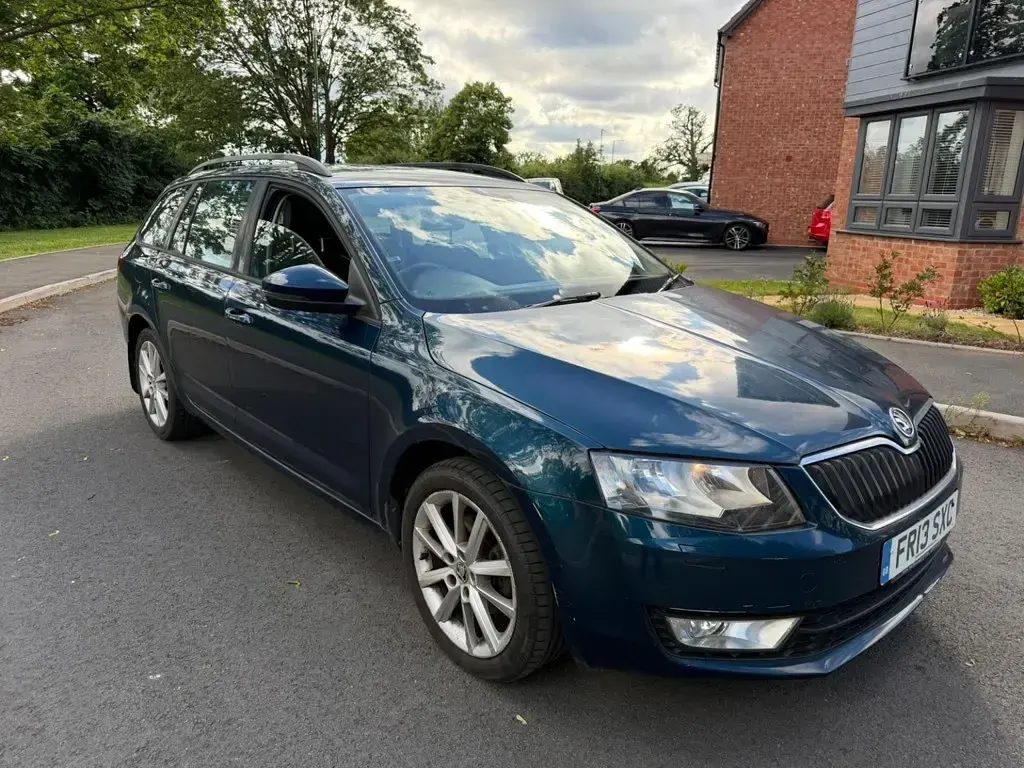 Used Skoda Octavia Elegance 105 HP (77 kW) 2013 Blue Estate