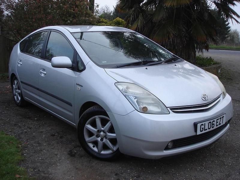 Used Toyota Prius T4 113 HP (83 kW) 2006 Silver Hatchback
