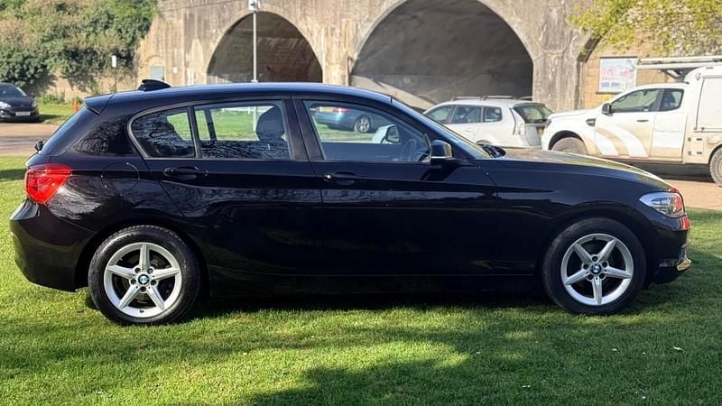 Begagnad BMW 116 2017 Svart Halvkombi