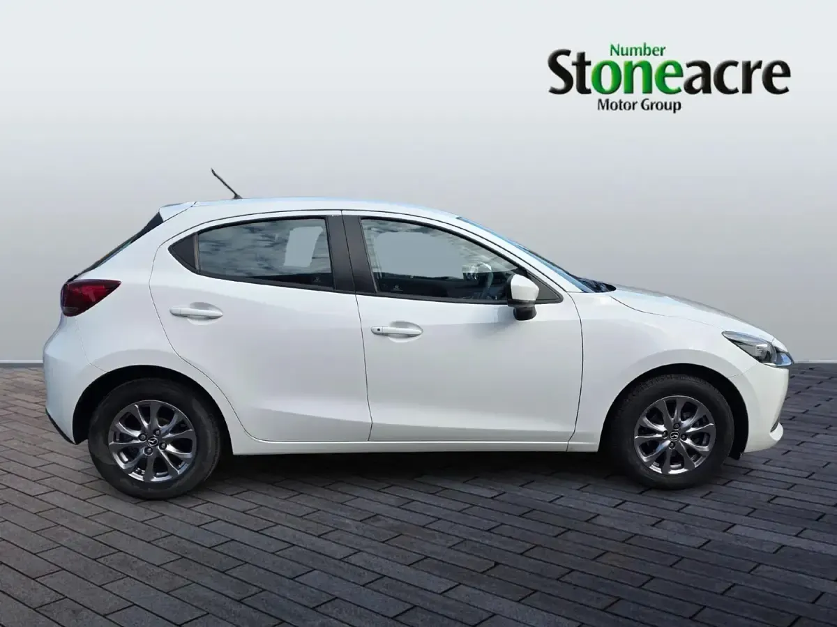 Begagnad Mazda 2 90 HK (66 kW) 2021 Vit Halvkombi