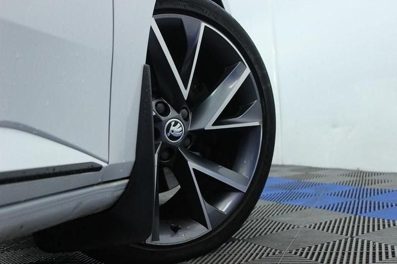 Used Skoda Superb SportLine 190 HP (139 kW) 2019 White Estate