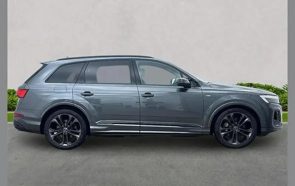 Used Audi Q7 Black Edition 281 HP (206 kW) 2025 Grey SUV