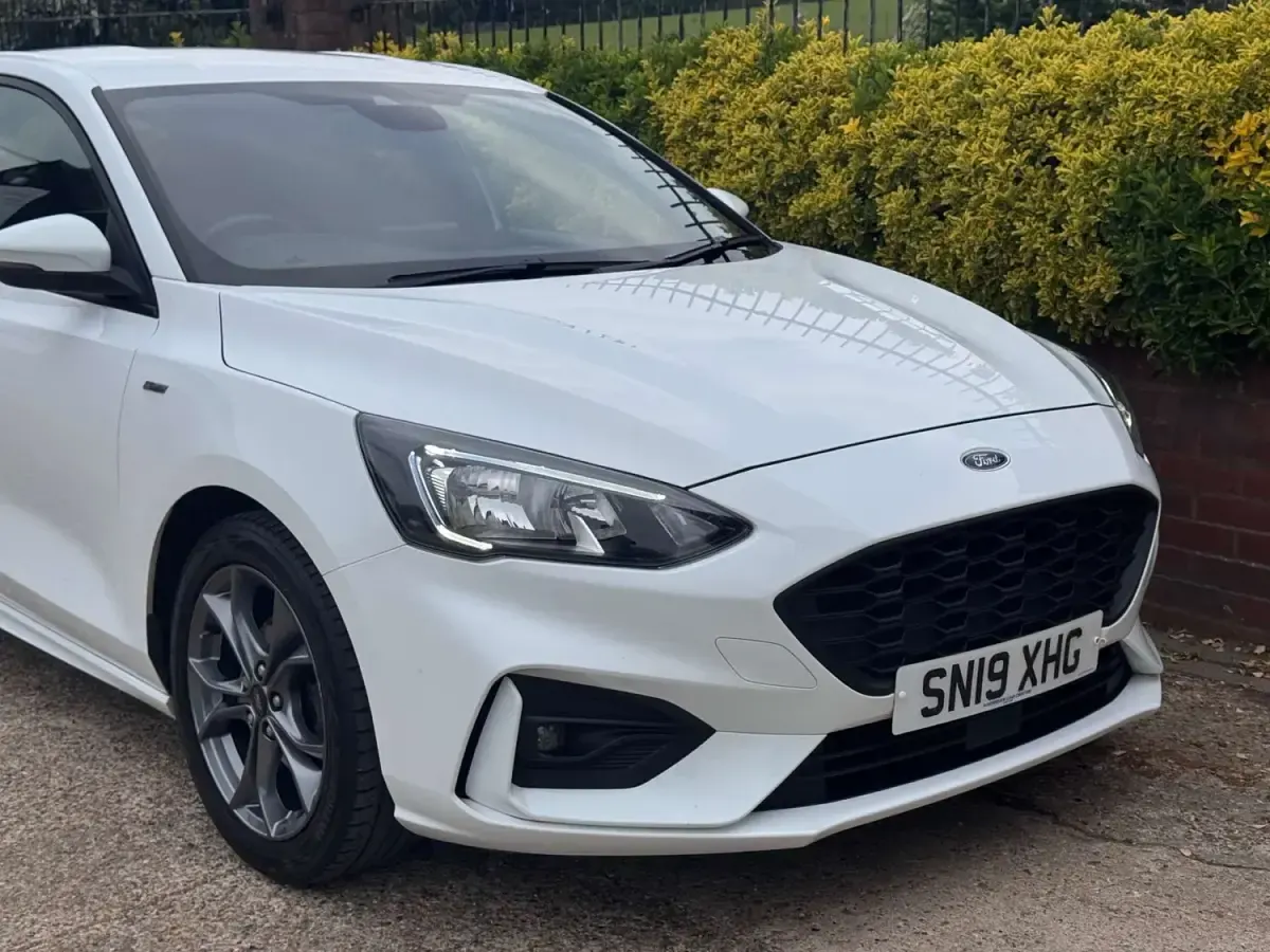 Usado Ford Focus ST-Line 120 HP (88 kW) 2019 Branco Citadino