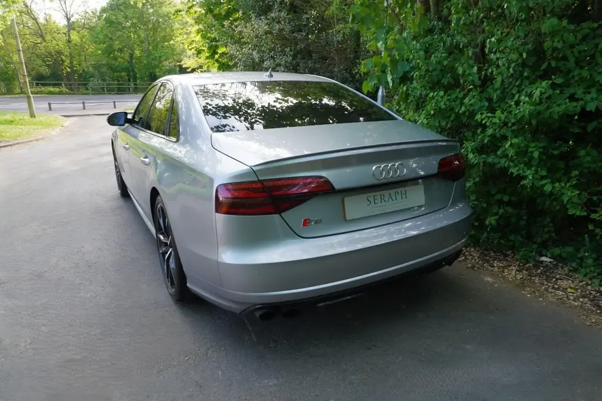 Usado Audi S8 plus Advanced 605 HP (444 kW) 2016 Prateado Sedan