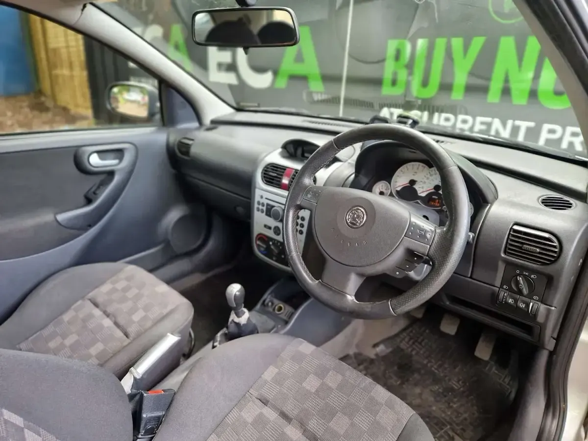 Used Vauxhall Corsa 80 HP (58 kW) 2006 Silver Hatchback