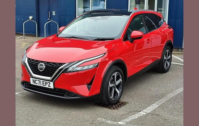 Used Nissan Qashqai N-Connecta 138 HP (101 kW) 2022 Red SUV