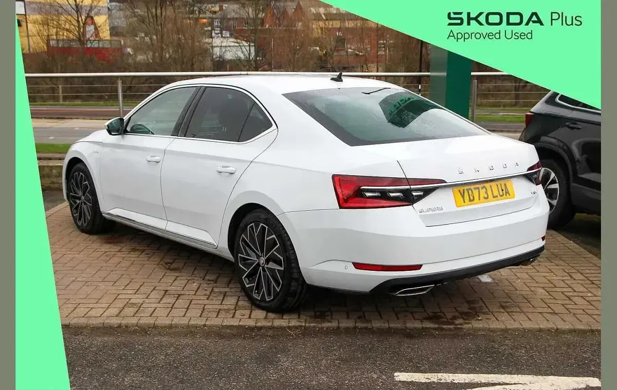 Used Skoda Superb LAURIN & KLEMENT 276 HP (202 kW) 2023 Moon white metallic Hatchback
