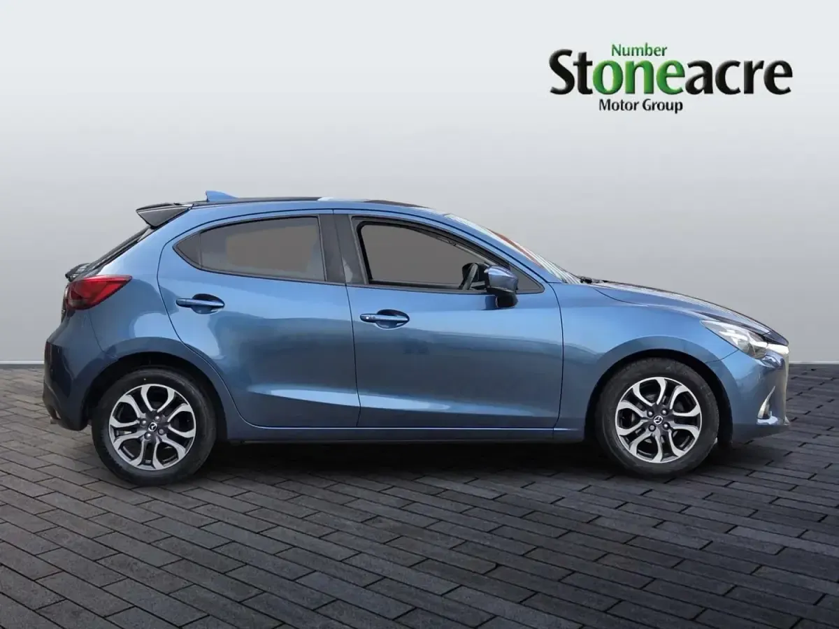 Używany Mazda 2 Inclusive 90 KM (66 kW) 2018 Niebieski Hatchback