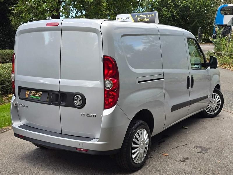 Used Vauxhall Combo Sportive 105 HP (77 kW) 2016 Silver MPV
