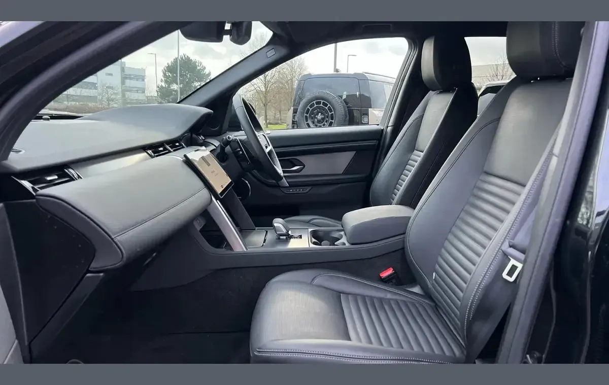 Used Land Rover Discovery Sport SE Dynamic 265 HP (194 kW) 2025 Black SUV